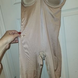 NWOT NEVER WORN Spanx Strapless bodyshaper bodysuit. Size Large NWOT